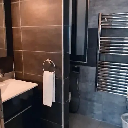 In A Residencial Flat Swieqi Gazde/Camere de închiriat