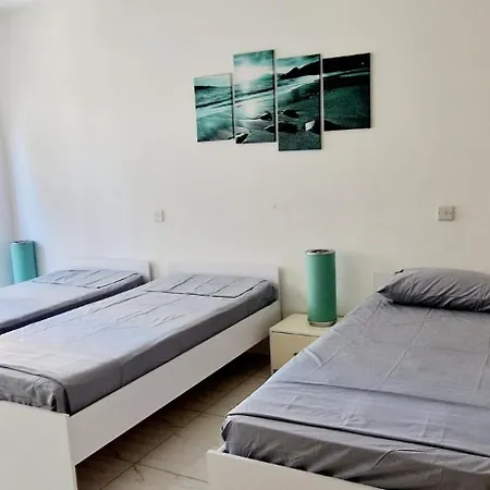 Gazde/Camere de închiriat In A Residencial Flat Swieqi