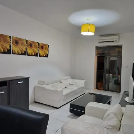 In A Residencial Flat Swieqi Gazde/Camere de închiriat *
